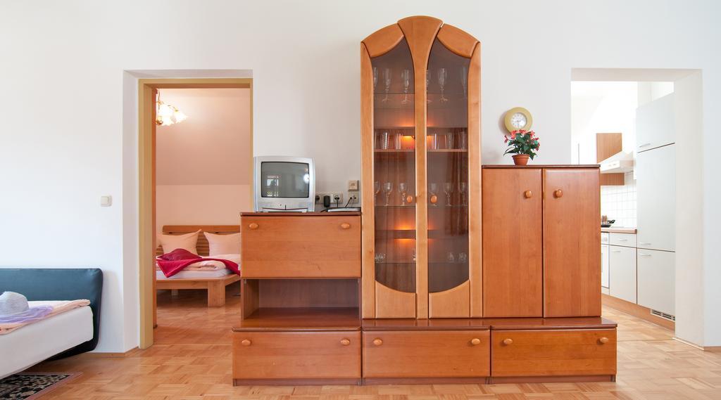 Gaestehaus Lutschounig Faak am See Bagian luar foto