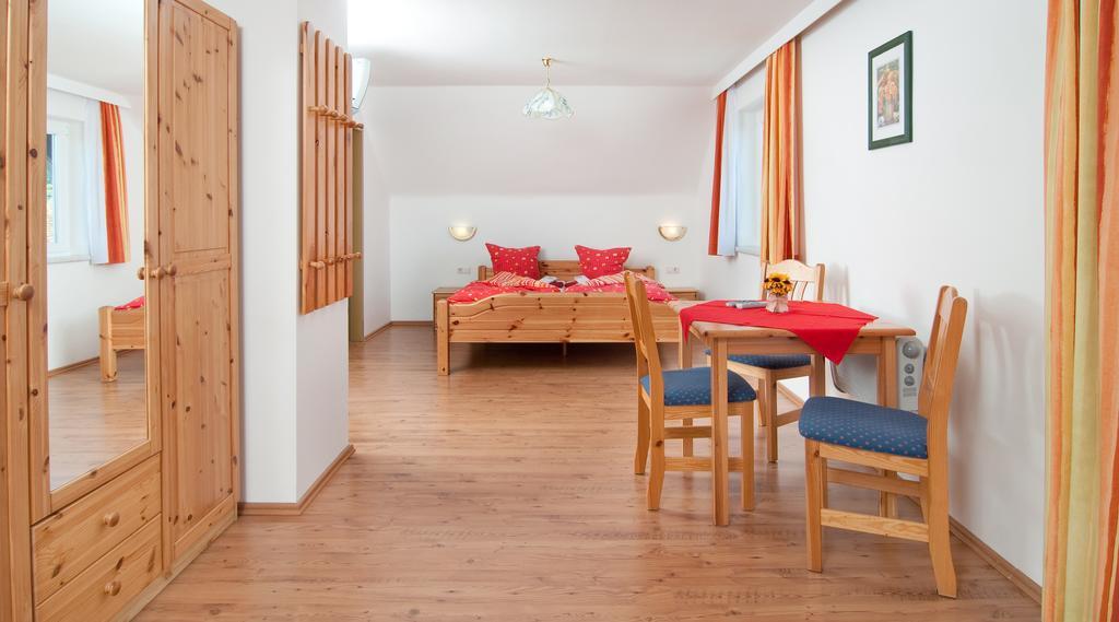 Gaestehaus Lutschounig Faak am See Bagian luar foto